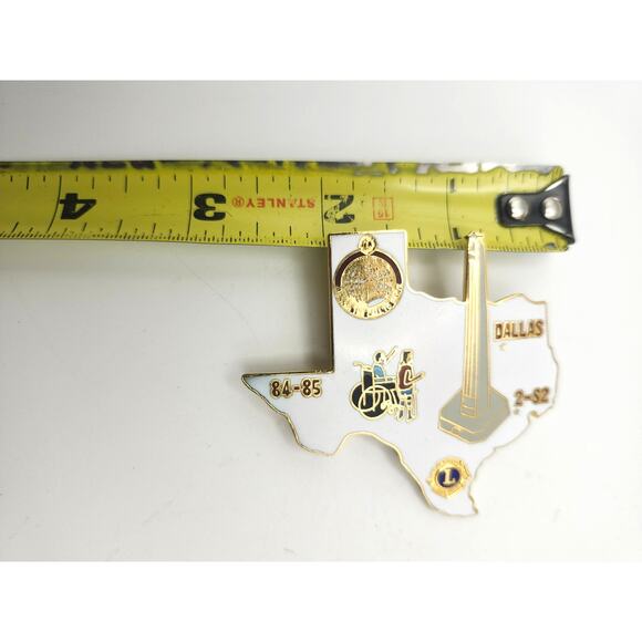 Vintage 1984-85 Lions Club Pin Texas Dallas District 2-S2 Reunion Tower Service - Picture 6 of 8